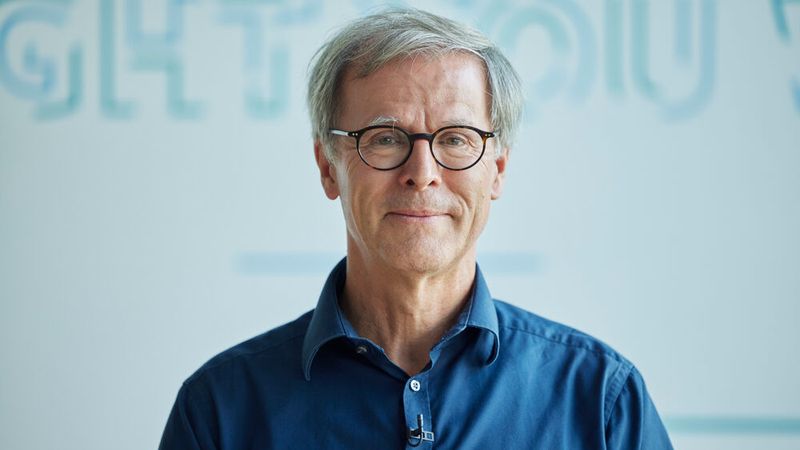Kategorie Lifetime Achievement: Thomas Hammer hat sich sein ganzes Leben darauf konzentriert, Technologien umweltfreundlicher zu machen. Dazu zählt etwa die optimierte, emissionsarme Gasturbine oder die energetische Nutzung von Biomasse. Aktuell sucht er zusammen mit seinem Team nach einer Alternative für das klimaschädliche Gas Schwefelhexafluorid. Es wird häufig für die elektrische Isolation in der Energietechnik eingesetzt, aber darf in Zukunft nicht mehr verwendet werden.  (Bild: ©Enno Kapitza)