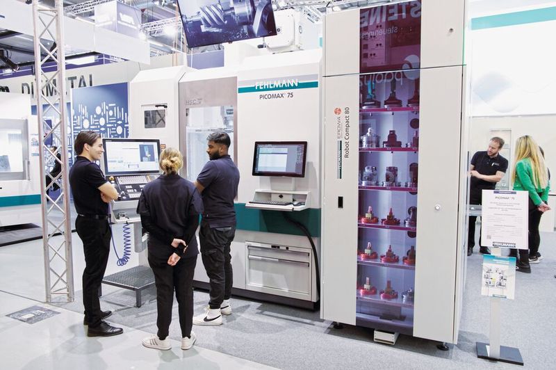 L'automatisation est essentielle pour être hautement productif sur un marché très fortement concurrentiel et c'est un atout indéniable des machines Fehlmann. Ici une Picomax 75 et son magasin de pièces Erowa Robot Compact 80.    (Source : MSM)