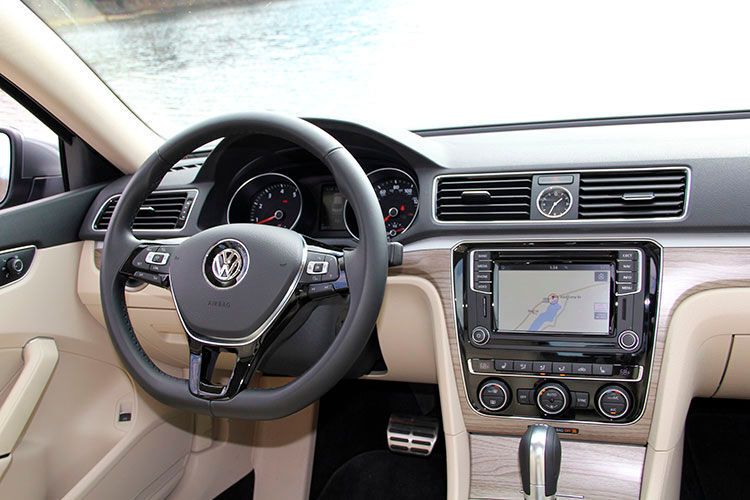 Das Interieur hat VW effektvoll geliftet. (Foto: Meiners)