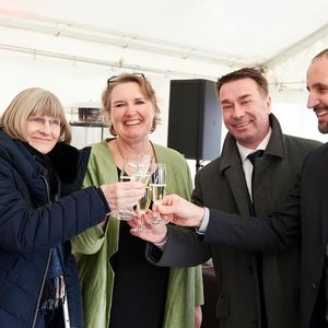 (Mensch Julian/ Caramba)