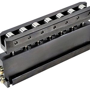 Bild 2: Esch-Rollbahnelemente mit Hydraulikhebe- und spannzylinder für T-Nuten-Platten zum Ein- und Ausfahren von Werkzeugen. 
