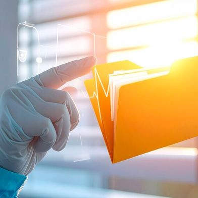 Kritik an der ePA kommt beispielsweise vom Hausärzteverband: Die elektronische Patientenakte sei nichts weiter als eine unsortierte PDF-Sammlung.  (Bild: © Kaniaaaaa - stock.adobe.com / KI-generiert)