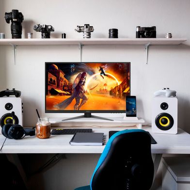 Der 27-Zöller AOC Gaming U27G4XM mit Mini-LED-Backlight bietet einen Dual-Frame-Modus für mehr Flexibilität beim Gaming: Native 4K-Auflösung mit 160 Hz und einen Full-HD-Modus mit 320 Hz. (Bild: Copyright (c) 2021 Andrey Aboltin/Shutterstock, AOC)