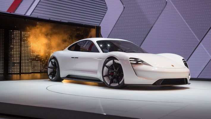 Mission E: Der Porsche-Aufsichtsrat hat nun grünes Licht für den Bau des rein elektrisch angetriebenen 600-PS-Sportwagens gegeben. (Bild: Porsche)