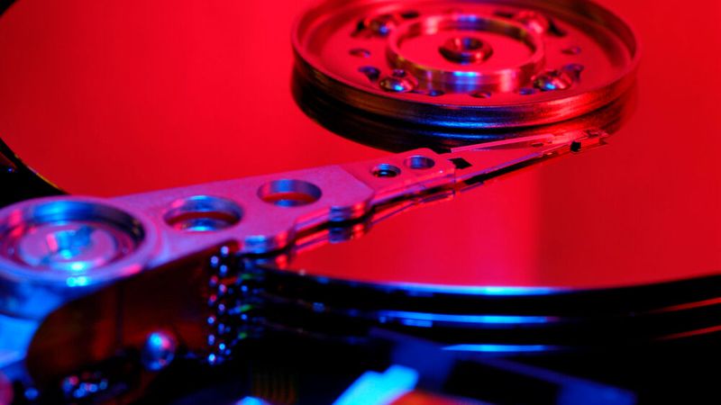 Seagate will mit Hilfe der HAMR-Technologie Festplatten mit einer Speicherkapazität von 3 Terabyte je Scheibe auf den Markt bringen.(Bild:  ©ytwong, Getty Images Signature via Canva.com)
