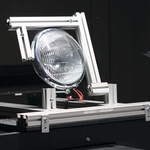 Für den vergleichenden Test der vier Biluxlampen wurde ein neuer Ersatzteil-Scheinwerfer des VW Käfer genutzt.(Bild:  Diehl – VCG)