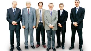 Abb.1: Die Köpfe hinter
der Kooperation:
(v.l.: Dr. Reinhard
Grybowski (Bereichsleiter
Fridurit),
Gerhard Koch
(Vertriebsleiter Fridurit),
Dr. Hans Plug
(Market Manager Trespa
International BV), Ole
Larsen (Sales Manager
Broen), Jesper Torp (Lab
Director Broen), Thomas
Gasdorf (Geschäftsführer
Broen Armaturen
GmbH)  (Archiv: Vogel Business Media)