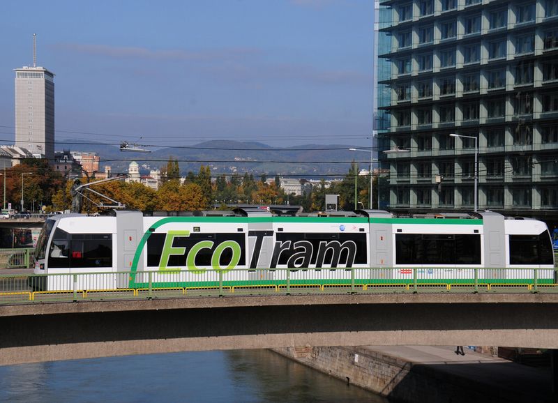 Die Tram ist noch bis Mai 2014 auf der Linie 62 in Wien im regulären Fahrgastbetrieb unterwegs. (Bild: Siemens)
