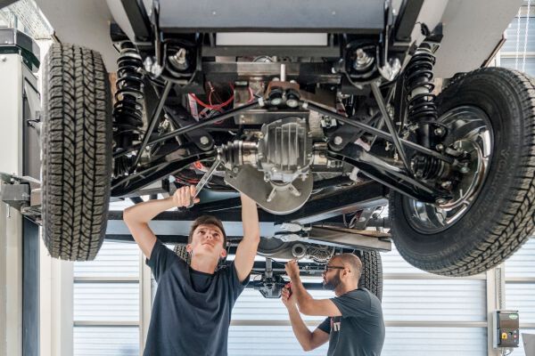 Mit dem Projekt „aCar“ der Technischen Universität München (TUM) soll Elektromobilität auch für die ländliche Bevölkerung in armen Regionen mit schlechter Infrastruktur nutzbar werden. (Bild: Andreas Heddergott / TU Muenchen)