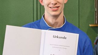Glückwunsch: Julian Herzog gewann den Praktischen Leistungswettbewerb 2019 in Thüringen.  (Dietmar Hoffmann/Landesverband)