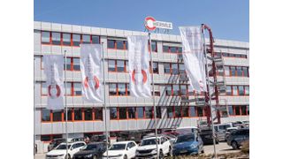 Die Berthold Hermle AG in Gosheim befürchtete für das laufende Geschäftsjahr herbe Einbußen im Ergebnis. Doch die Gesichter hellten sich nun auf. Der Grund sind zwei Großaufträge, die noch in diesem Jahr abgewickelt werden ... (Bild: Hermle)