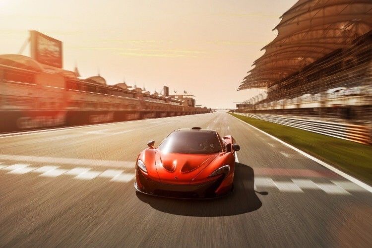 Wer beim McLaren P1 aufs Gas tritt, fühlt sich wie ein Astronaut beim Raketenstart. (Foto: McLaren)