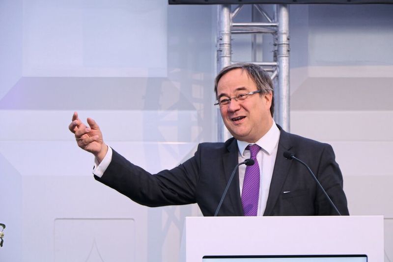 Armin Laschet, Ministerpräsident von Nordrhein-Westfalen, gratulierte zum „Umbau 4.0“.  (U. Drescher/konstruktionspraxis)