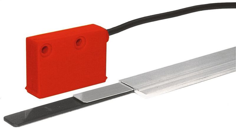 Wegsensoren bestehen aus einem Sensor und einem Magnetband. Sie sind unempfindlich gegenüber Schmutz, Öle, Feuchtigkeit und Erschütterungen. (IPF Electronic GmbH)