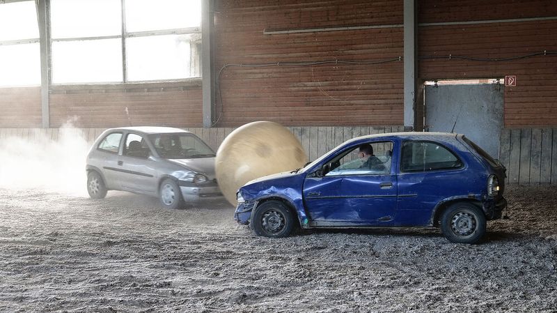 Zwei Teilnehmer durften dort auch eine Runde Autoball spielen.  (Bild: Schmidt - VCG)