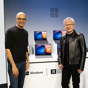 Microsofts CEO Satya Nadella und Nvidia-Chef Jensen Huang haben die RTX-Spark-Geräte gemeinsam vorgestellt. (Bild: Microsoft)