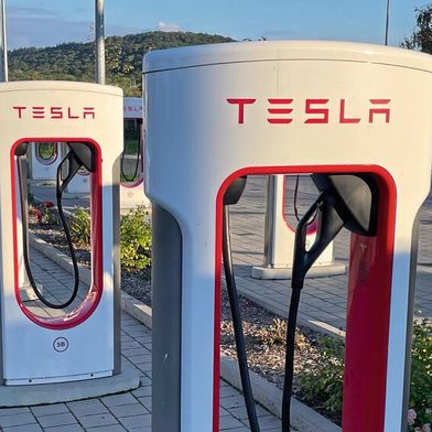 Tesla will Insider-Informationen zufolge nicht mehr nur in die Infrastruktur, sondern auch in ein neues Modell investieren. (Bild: Grimm – VCG)