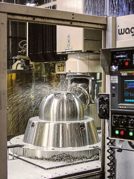 Ein Drehbolzenlager für eine Schleuse auf dem Columbia River, das auf einem der 5-Achs-BAZ von Wagstaff für eine Einrichtung des U. S. Army Corps of Engineers bearbeitet wurde. (TDM Systems)