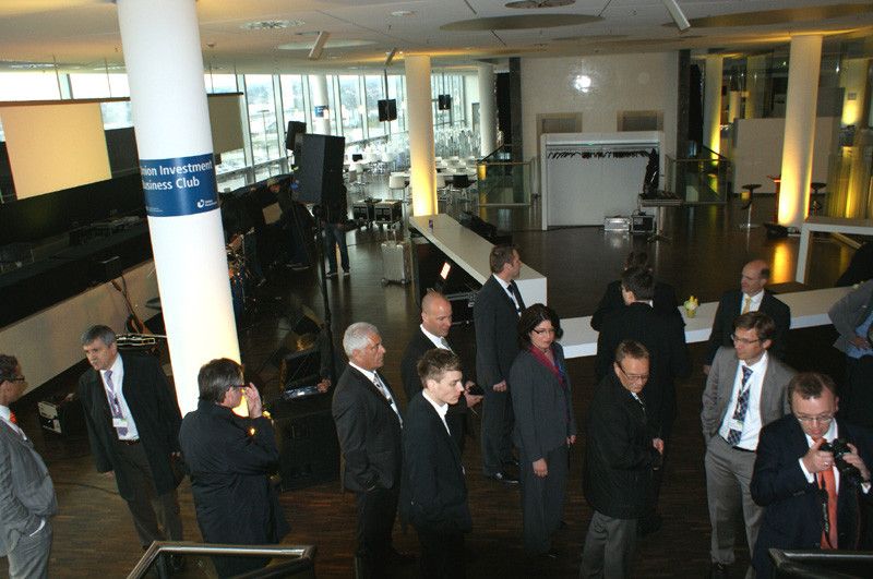 Nach der Stadion-Führung warteten auf die Gala-Gäste bereits gedeckte Tische. (Bild: Ostler)