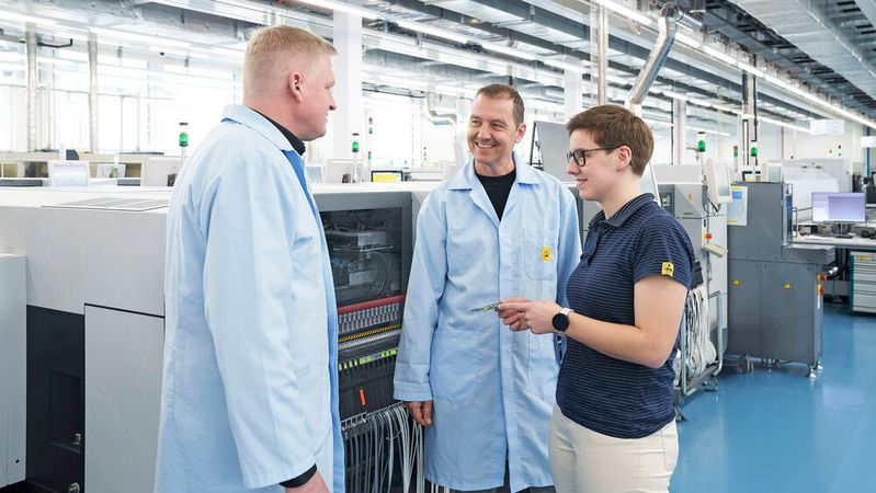 Am Cicor-Standort in Bronschhofen arbeiten Entwicklung und Fertigung eng zusammen. Der frühe Austausch hilft, Anforderungen der späteren Serie bereits in der Produktentwicklung zu berücksichtigen.(Bild:  Cicor)