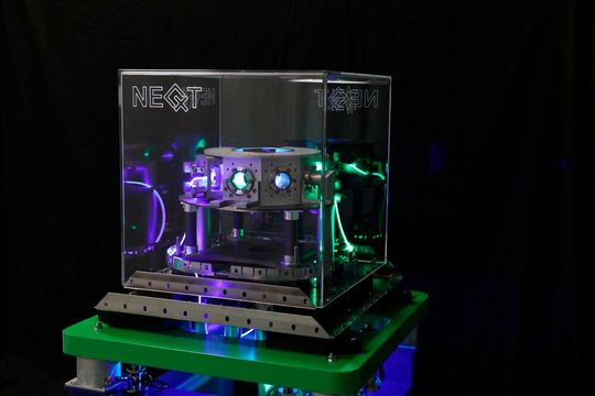 With the validation of the laser amplifier on an ion trap quantum computer from "NeQxt," in collaboration with Fraunhofer IZM in Berlin, a building block for Europe's technological sovereignty in quantum computing is being established.(Image:  "NeQxt")