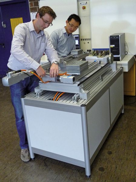 Die Effizienz elektischer Antriebe untersuchen die Experten am Stuttgarter Institut für Leistungselektronik mithilfe unterschiedlicher Achsen/Motor-Kombinationen. (Bild: Universität Stuttgart, Ilea)