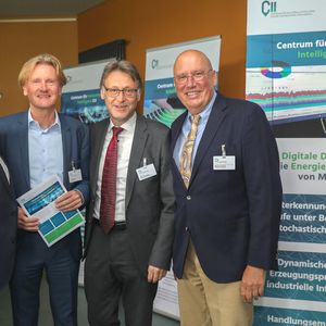 Gründung des „Centrum für Industrielle Intelligenz“ (v.l.): Staatssekretär Dr. Jürgen Ude, Prof. Udo Seiffert, Prof. Jens Strackeljan und Prof. Michael Schenk.  (Bild:  Fraunhofer IFF, Viktoria Kühne)
