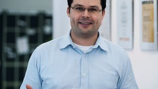 „ Wenn Wissenschaftler Antikörper verwenden, die nachweislich funktionieren, ist das eine große Hilfe für die Reproduzierbarkeit von Experimenten.“ Dr. Andreas Kessell, Mitgründer, antikoerper-online.de (Bild: Margarethe Rotmann)