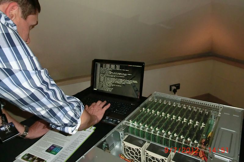 Abbildung 2: Das System on a Chip von Calxeda besitzt ein remotes System Management Interface; die Performance und die Energiezufuhr lässt sich über Regeln steuern. (Bild: Ostler)