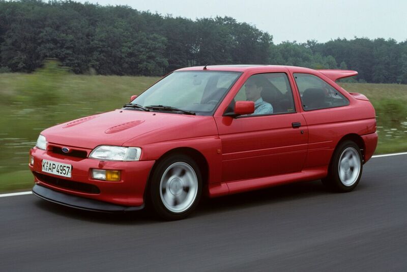 Eine weitere kompakte Dynamik-Ikone von Ford war der RS Cosworth 4x4 aus dem Jahr 1990 auf Basis der vierten Escort-Generation. (Ford)