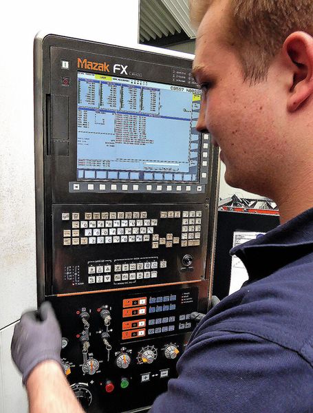 Die 3D Fabri Gear 400 besitzt mit der Mazak FX eine der modernsten Maschinensteuerungen. Damit lässt sich die Lasermaschine einfach und intuitiv bedienen. Die FX sorgt dabei dafür, dass die über 30 Achsen jederzeit im Einklang sind und sowohl die Maschine als auch die Be- und Entladesysteme optimal zusammenarbeiten. Leiße ist mit dieser Anlage etwa 50 % schneller als bisher. (Bild: Kuhn)