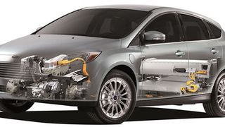 Im Ford-Werk Saarlouis produziert der Hersteller seit Mitte Juni den Focus Electric auf demselben Band wie die klassische Variante mit Verbrennungsmotor. (Grafik: Ford)