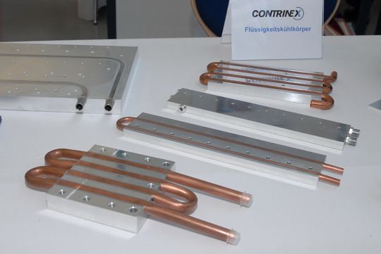 Georg Laskowsky von der Firma Contrinex zeigte Möglichkeiten zur Komponentenkühlungen mit dem Medium Wasser. (Archiv: Vogel Business Media)