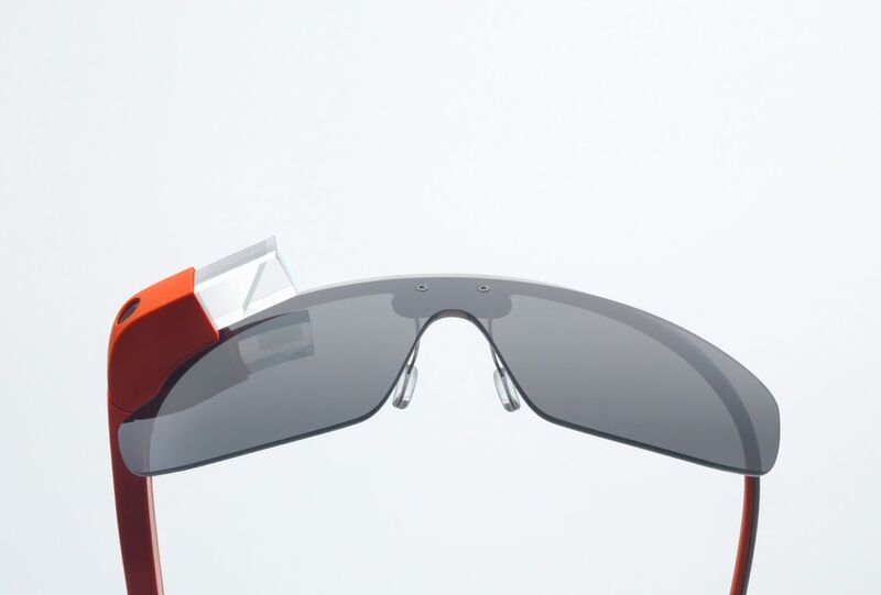 Allerdings lässt sich Google Glass leicht zu einer Sonnenbrille umrüsten ( Google)