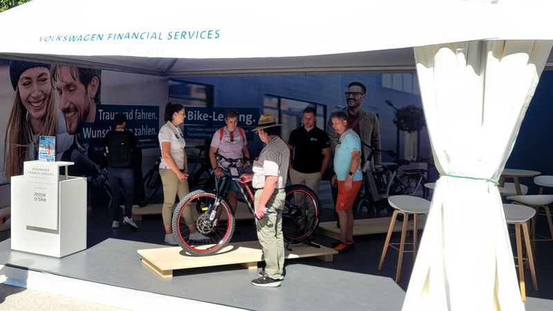 Auch VW ist dort vertreten. Die Wolfsburger steigen über ihre Finanztochter ins Fahrradleasing ein. (Bild: Wehner – VCG)