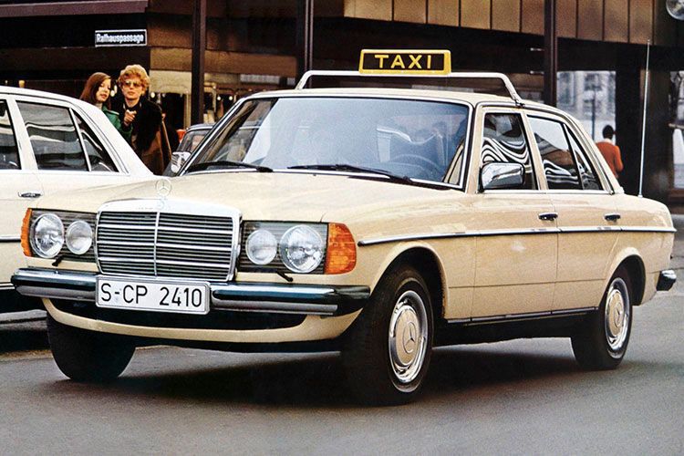 Den Mittelklasse-Mercedes gab es ab 1975 in den Dieselvarianten 200 D bis 300 D ... (Foto: Daimler)