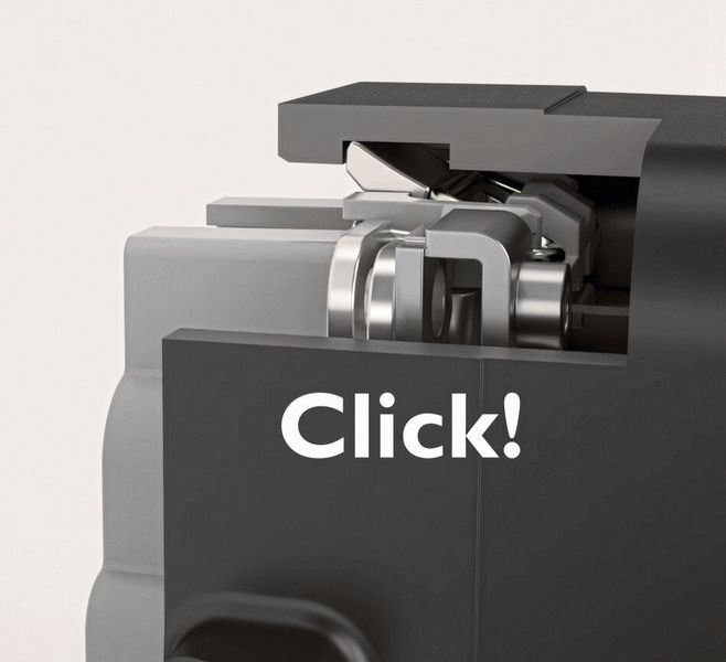 Detail des Click-in-Verrastungsmechanismus dargestellt im Eingriff in ein Gehäuse der Serie Heavycon Evo. (Bild: Phoenix Contact)