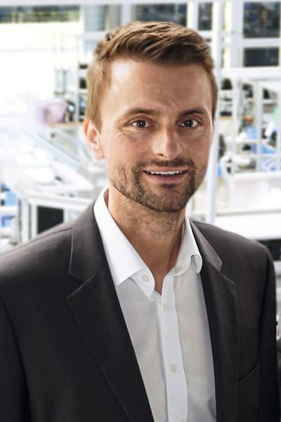 Generationswechsel: Thorsten Wanner (im Bild) übernimmt bei der Sensopart Industriesensorik GmbH die operative Geschäftsführung von seinem Vater Dr. Theodor Wanner. Er ist seit 2015 für das Unternehmen tätig und verantwortete zuletzt die Bereiche Marketing und Businessdevelopment. (Sensopart Industriesensorik GmbH)