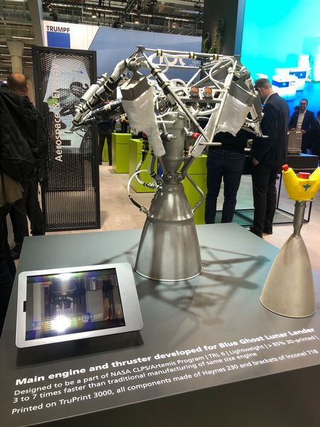 Die Hauptmaschine und das Triebwerk für den Blue Ghost Lunar Lander wurden ebenfalls additiv auf einer TruPrint 3000 gefertigt. Der Demonstrator zeigt, dass mehr als 85 % der Teile 3D-gedruckt wurden und damit drei bis sieben Mal schneller als die traditionelle Fertigung einer solchen Maschine.  (Bild: VCG/Juliana Pfeiffer)