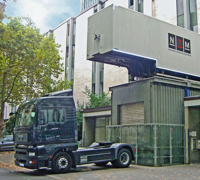 Aufzug zum Be- und Entladen von Lastcontainern und -fahrzeugen. (Serapid)