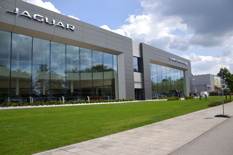 Die Jaguar-Verträge werden im Zuge der Reimagine-Stategie noch in diesem Jahr gekündigt.(Bild:  Mauritz – »kfz-betrieb«)
