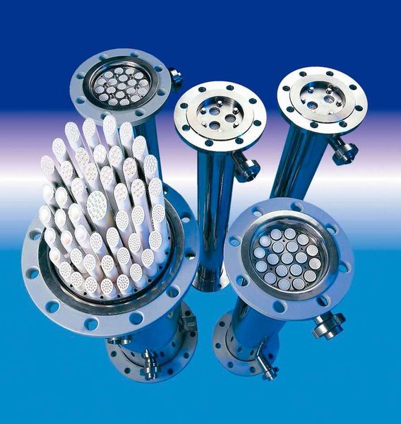 Keramische Membranen sorgen für Prozessstabilität, hohe Verfügbarkeit sowie geringen Voraufbereitungs- und minimalen Wartungsaufwand; sie werden in erster Linie dort eingesetzt, wo Polymermembranen an ihre Grenzen gelangen. (atech innovations)