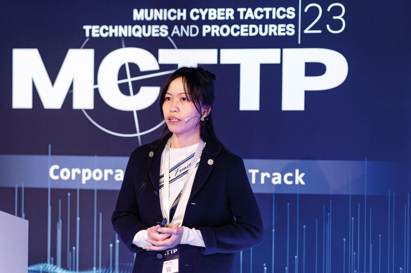 Schlauer als der Cyberkriminelle zu sein, das ist die Prämisse! Wie das FBI dabei vorgeht, davon berichtete Anh Tran, Senior Data Scientist. (Bild: Vogel IT-Akademie)