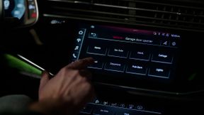 Gentex integriert Home Link in seine Rückspiegel. Autohersteller können das Produkt des Zulieferers auch in das Infotainment integrieren. (Bild: Gentex)