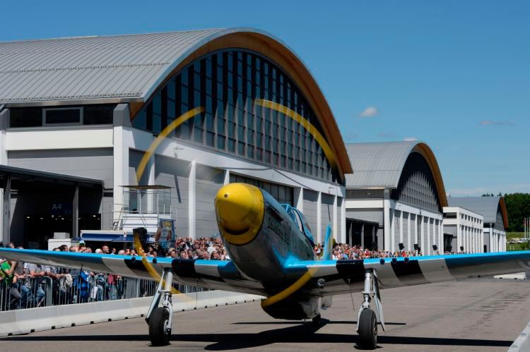 Gleich drei Dinge auf einmal: Bei der Klassikwelt Bodensee bekommen Besucher historisches Gut zu sehen, das einst unsere Straßen, Wasserweege und Lüfte beherrschte – und das sogar in Funktion! (Foto: Klassikwelt Bodensee)