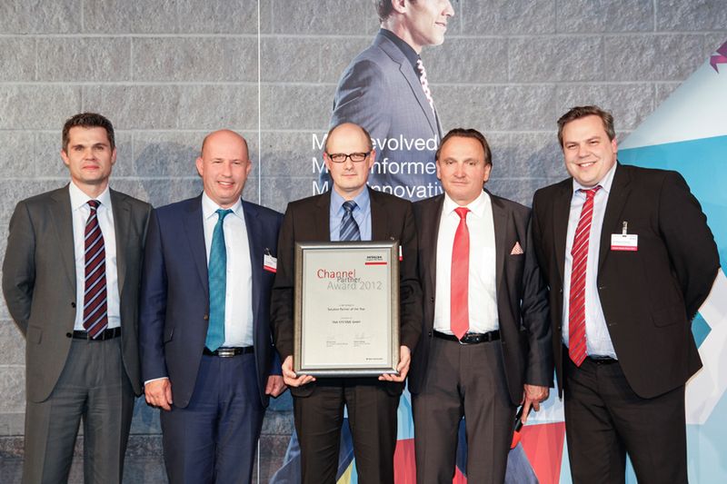 „Solution Partner of the Year” ist T&A Systeme. v. l.: Michael Heitz (HDS), Cris Duddrige (HDS), Oliver Schmidt (T&A SYSTEME GmbH), Xheme Osmanaj (HDS), Wolfgang Draese (HDS) (HDS)