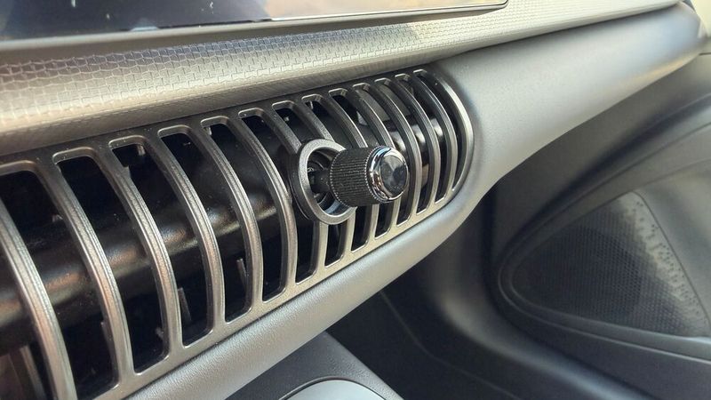 The ventilation adjustment operates via a kind of joystick. It looks good but feels a bit flimsy. (Image:Wehner - VCG)