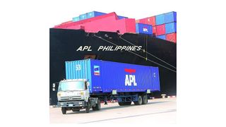 Bei mehreren einhunderttausend Beförderungskilometern pro Jahr von den Seehäfen ins Hinterland macht ein unnötiger Mehrverbrauch von ein bis zwei Litern Diesel pro 100 km einen hohen Zusatzbetrag aus.Bild: APL (Archiv: Vogel Business Media)