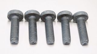 Gewindefurchende Schrauben mit der Nachschmierung zeigen nach 1000 h keinen Rotrost (gemäß Salzsprühnebeltest DIN EN ISO 9227). (Dörken MKS)