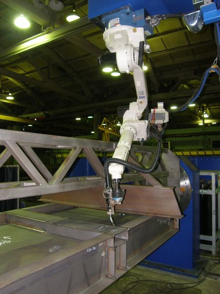 Auch bei hohen Schweißgeschwindigkeiten liefert der V6L eine auffallend konstante Bahngenauigkeit.  (Bild: OTC Daihen)